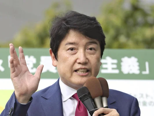足立康史